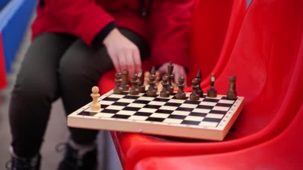 Gros Plan Des Échecs Sur Gradin Stade Partie Corps Une — Video