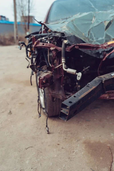 Primer Plano Del Coche Roto Abandonado Destrozado Coche Pedazos Después —  Fotos de Stock