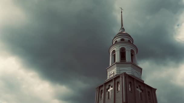 Campanario Catedral Cristo Campanario Una Iglesia Cristiana Fondo Cielo Nublado — Vídeo de stock