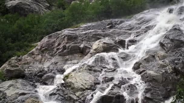 Beau Paysage Ruisseau Clair Par Temps Nuageux Voie Navigable Montagne — Video