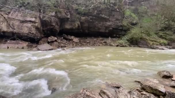 Beau Paysage Rivière Montagne Dans Une Nature Étonnante Mystérieuse Voie — Video
