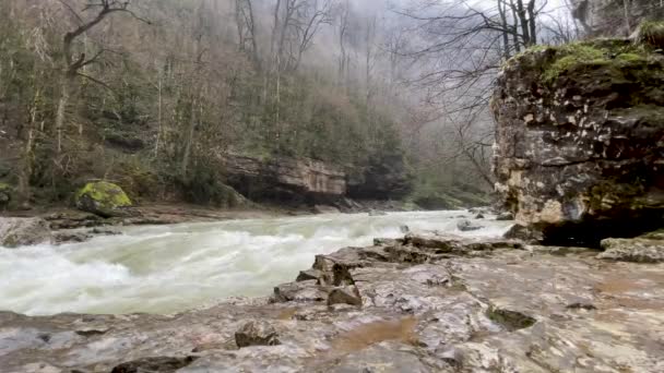 Hermoso Paisaje Río Montaña Increíble Misteriosa Naturaleza Vía Navegable Montaña — Vídeos de Stock