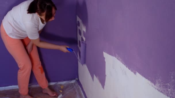 Close Young Woman Painting Wall Purple Colour Roller Female Designer — Wideo stockowe