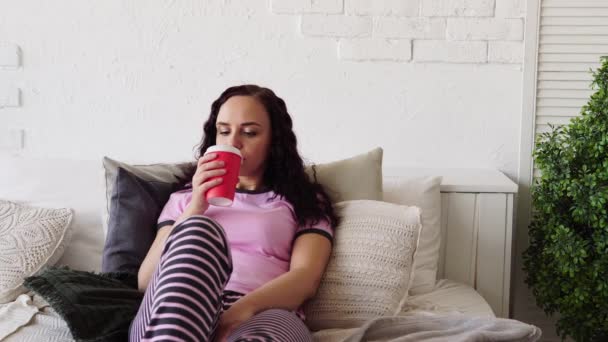 Young Woman Bed Eating Hot Dog Drinking Coffee Breakfast Bed — Stok video