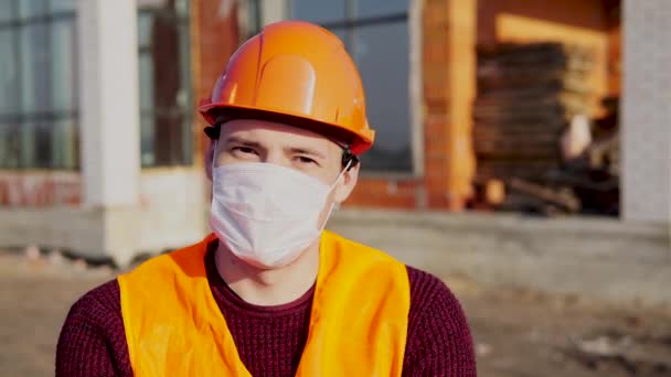 Engenheiro Capacete Construção Máscara Protetora Antiviral Canteiro Obras — Vídeo de Stock