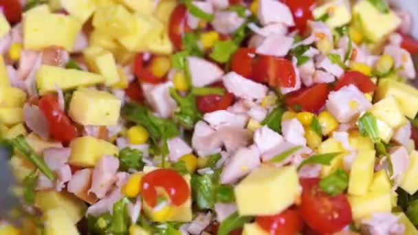 Délicieuse Salade Comme Fond Vue Dessus Salade Légumes Fromage Poulet — Video