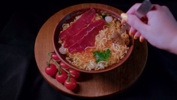 Close Ready Made Instant Noodles Cherry Tomatoes Dried Meat Plate — Stock Video