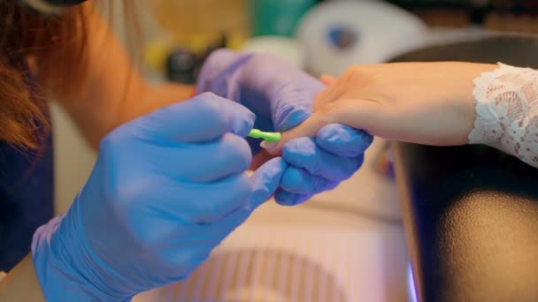 Woman Gets Manicure Beauty Salon Manicurist Master Covering Green Painting — Stock Video