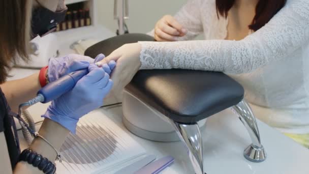 Procedimiento Manicura Cuidado Uñas Tratamiento Uñas Con Máquina Manicura Eliminación — Vídeo de stock