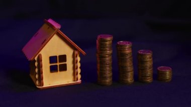 Bir ipotek veya kredinin geri ödemesinin ciddiyeti, el sıkışan bir adam bir yığın madeni paraya para koyar..