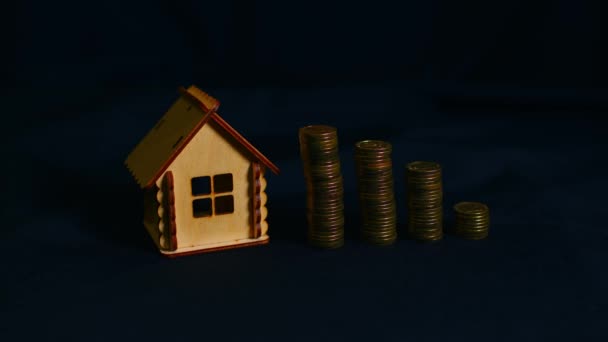 Кредити Нерухомість Золоті Монети Іграшковий Будинок Концепція Інвестиції Нерухомість Іпотечний — стокове відео