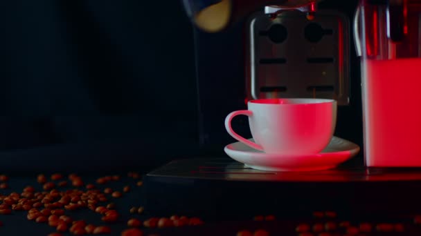 Eszpresszó Kávé Ömlött Espresso Automatából Home Professzionális Kávéfőző Csésze Espresso — Stock videók