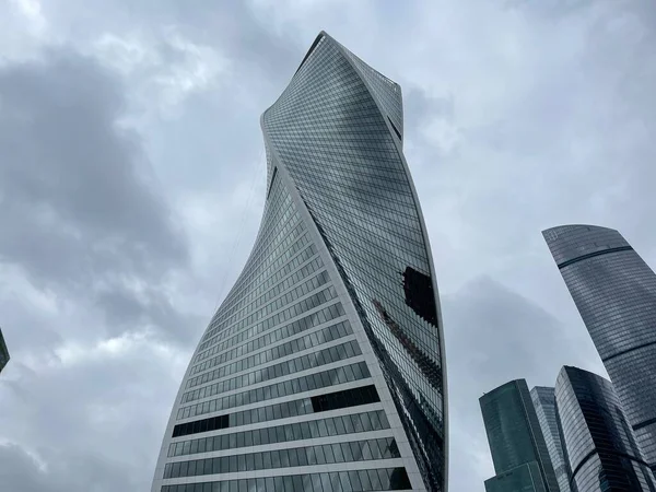 Fachada Rascacielos Moderno Con Paredes Cristal Desde Abajo Rascacielos Altos —  Fotos de Stock