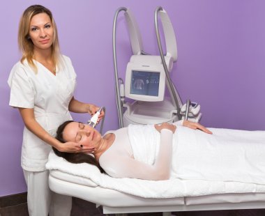 Anti selülit masaj sahip kadın 