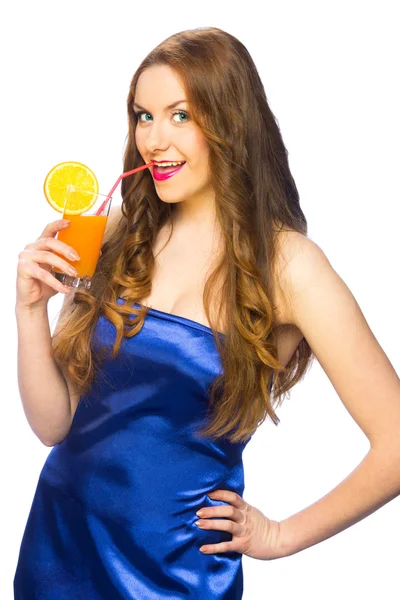 Kobieta Piękny stojący z szklankę soku pomarańczowego i pomarańczowy f — Zdjęcie stockowe