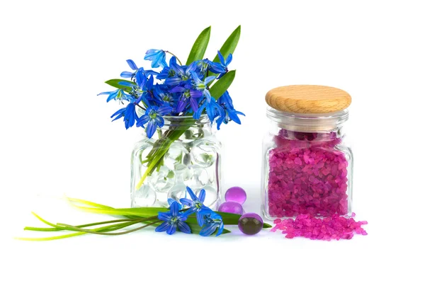 ラベンダーの香りの塩と花の花束 — ストック写真