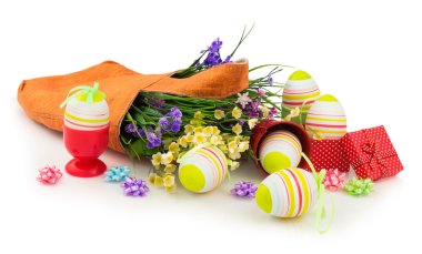 Paskalya yumurtaları ve çanta