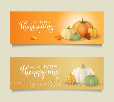 Balkabaklı ve sonbahar yapraklı Şükran Günü pankartları. Kaligrafi ve su kabaklarıyla tasarım şablonu. - Vektör