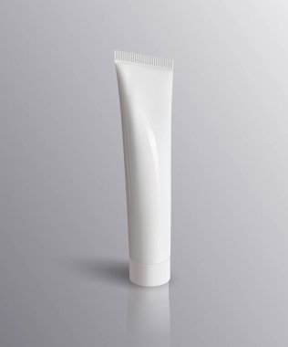 Gri arkaplanda vektör içinde gerçekçi, parlak, boş plastik tüp modeli. Gölge ve yansıma ile perspektif görüş. Cilt bakım ürünleri için nemlendirici, krem, jöle ve daha fazlası için kozmetik ambalaj