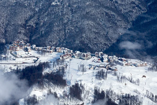 Kış Rosa Hutor Kayak Merkezi ve Kafkas dağlarına Üstten Görünüm — Stok fotoğraf