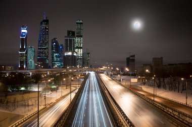 Dolunay geceleri Moscow City gökdelen