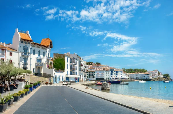 Paesaggio urbano del villaggio di Cadaques — Foto Stock