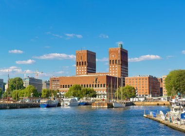 Belediye Binası ve Oslo limanda