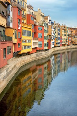 Girona renkli evleri