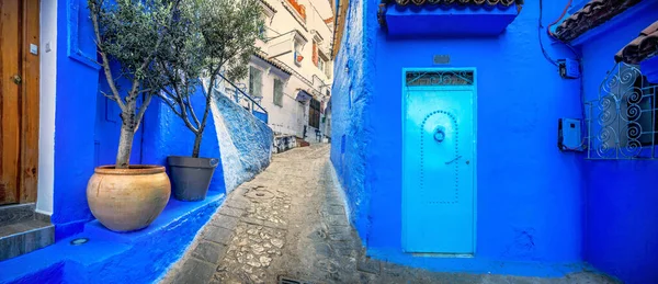 Στενός Δρόμος Παραδοσιακούς Γαλάζιους Τοίχους Σπιτιών Στην Παλιά Medina Του — Φωτογραφία Αρχείου