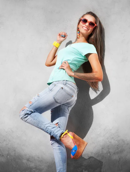 Young woman posing — Stock Photo, Image