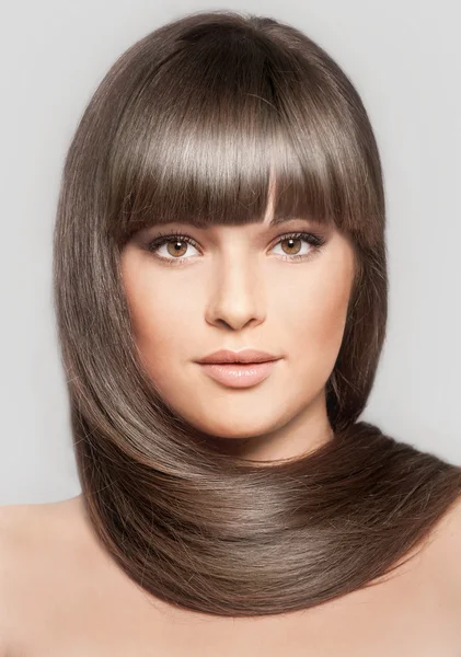 Mujer con cabello largo y liso — Foto de Stock