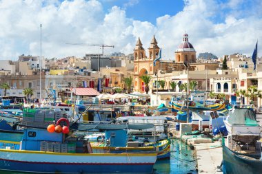 Balıkçı tekneleri Marsaxlokk Harbour