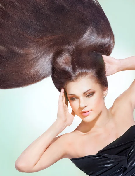 Mujer con el pelo largo perfecto — Foto de Stock