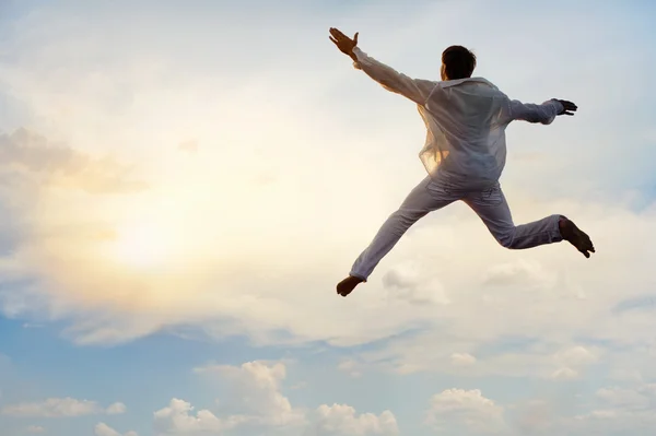 Pulando cara no céu — Fotografia de Stock