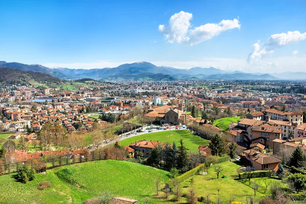 Panorámás kilátás nyílik a város Bergamo — Stock Fotó