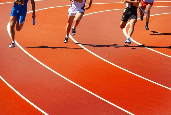 Kör idrottare på stadium — Stockfoto