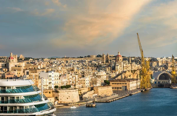 Vista de Grand Harbour ao pôr do sol — Fotografia de Stock