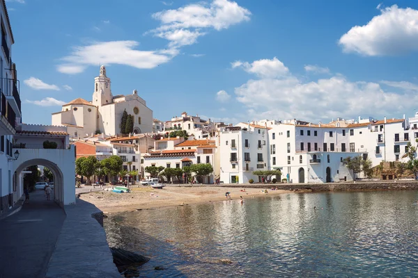 Medelhavet byn av Cadaqués — Stockfoto