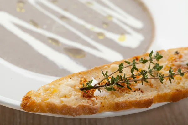 Vegetarian mushroom cream soup puree with baked bread cheese slice — Stock Photo, Image