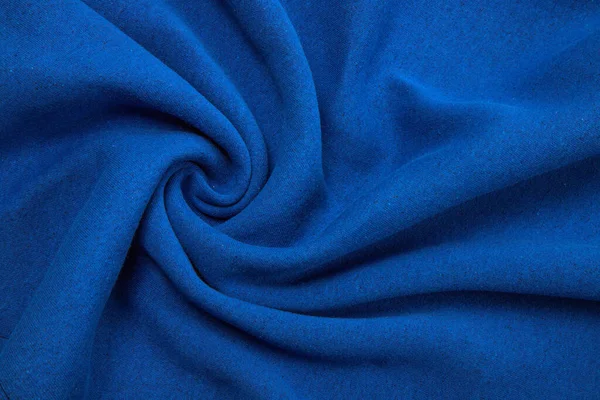 Πιέτες σε ύφασμα, πλεκτό υλικό από έντονο μπλε χρώμα, πτυχώσεις — Φωτογραφία Αρχείου