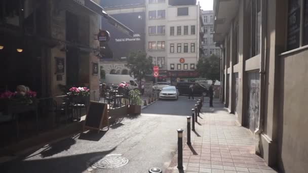 Caféer och restauranger i Istanbul. Turistgator och gatuliv i Istanbul — Stockvideo