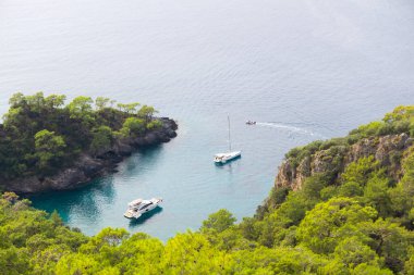 Akdeniz 'deki Türk ya da Yunan sahillerindeki güzel körfez. Doğa ve Akdeniz