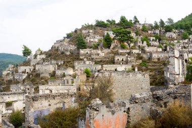 Türkiye 'nin simgesi. Lycia Patikası 'ndaki terk edilmiş eski Yunan şehri Kayakoy..
