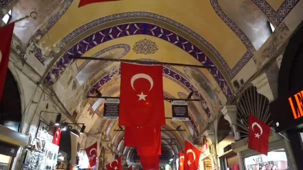 Grand Bazaar in Istanbul. De belangrijkste toeristische markt van Istanbul met souvenirs en geschenken voor toeristen. — Stockvideo