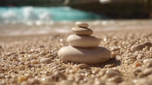 Pyramide de pierres zen. Détente, méditation et tranquillité concept de fond — Video