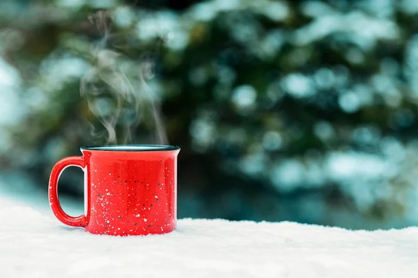 Czerwony Kubek Gorącym Zimowym Napojem Grzane Wino Kakao Kawa Herbata — Zdjęcie stockowe