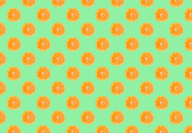 Yeşil arka planda taze portakal deseni. Minimum konsept. Yaz asgari konsepti. Düz yatıyordu