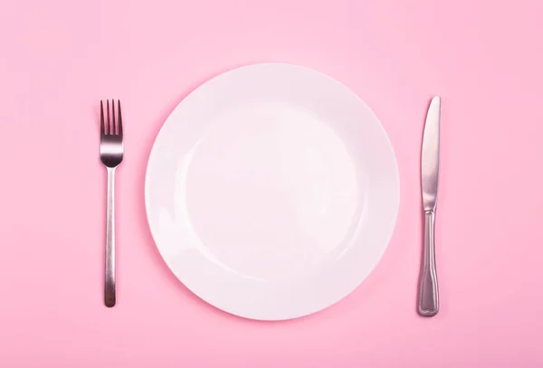 Empty Plate Pink Background White Plate Knife Fork Pink Empty — Stock Photo, Image