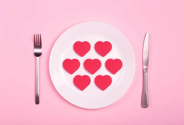 Corazón Plato Vacío Sobre Fondo Rosa Concepto Creativo Arte Mínimo — Foto de Stock