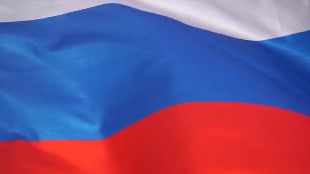 De Russische vlag wappert in de wind. Echte Russische vlag achtergrond — Stockvideo